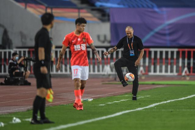 内维尔预测曼联将战胜利兹联，比分为2-1